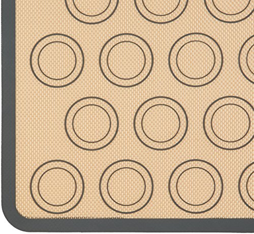 AmazonBasics - Tapete de silicona para hornear macarons, juego de 2 unidades