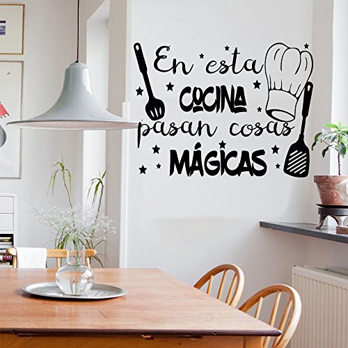 Docliick® Frase Vinilo para cocina o restaurante"EN ESTA COCINA PASAN COSAS MÁGICAS" Pegatina pared frases decorativas DC-18018 (30x20cm)