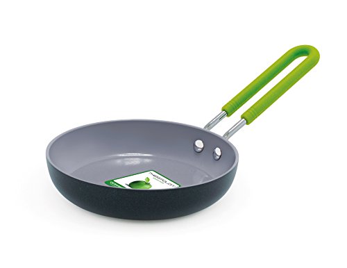 GreenPan CW001359-002 Cerámica Saludable 100% ToxinFree Antiadherente Metal Utensilio / Lavaplatos / OvenSafe Sartén de huevo redonda abierta con funda de silicona - 12.7 cm - Negro / Verde