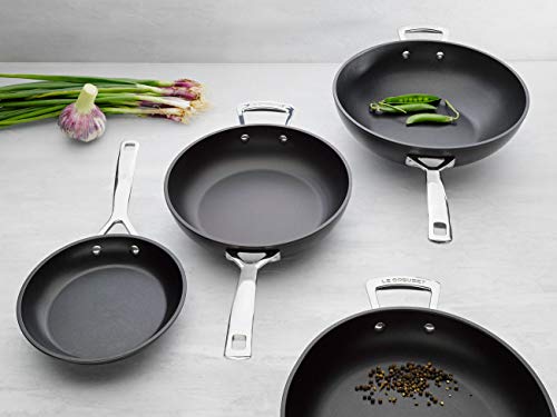 Le Creuset Sartén Baja de Aluminio Antiadherente, Libre de PFOA, para Todas Las Fuentes de Calor, Incluso la inducción, Antracita/Plateado, Anodizado, Negro, 26 cm