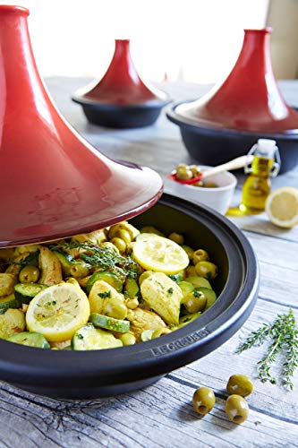 Le Creuset Tajine de hierro fundido, Redondo, diametro 27 cm, Apto para todas las fuentes de calor, incluso inducción y horno, Cereza