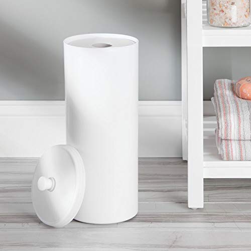 mDesign Dispensador de papel higiénico sin taladro – Decorativo portarrollos de pie – Discreto almacenaje de baño con tapa - Para 3 rollos de papel higiénico – Plástico resistente - Blanco