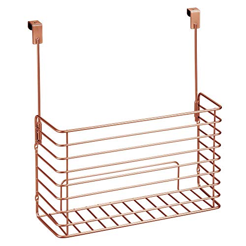 mDesign Estante de Cocina para Colgar – Práctica Cesta Colgante para Las Puertas de los armarios – Organizador de Cocina para Guardar Tablas de Cortar, Libros de Cocina, etc. – Color Cobre