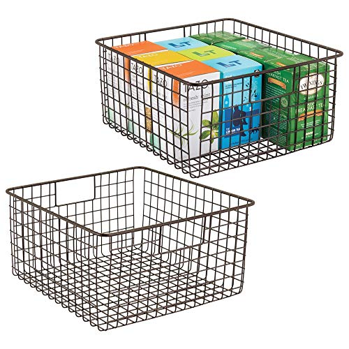 mDesign Juego de 2 cestas de metal multiusos fabricadas con alambre metálico – Organizador de cocina y despensa versátil – Cesta organizadora compacta y universal con asas – color bronce