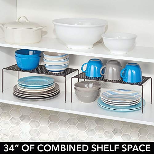 mDesign Juego de 2 estantes de cocina – Soportes para platos independientes de metal – Organizadores de armarios estrechos para tazas, platos, alimentos, etc. – color bronce