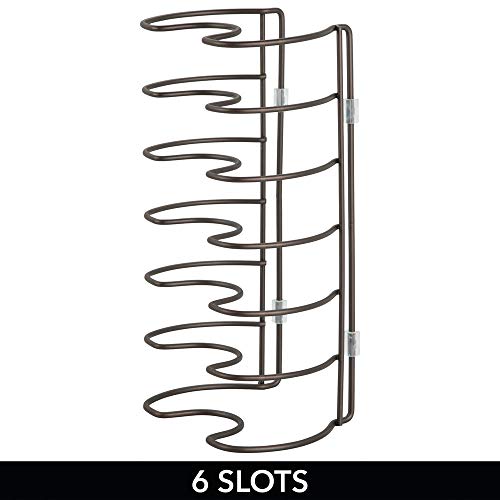 mDesign Soporte para sartenes, ollas y tapas – Organizador de tapas de ollas compacto para el armario de la cocina – Colgador de sartenes de metal para ahorrar espacio – color bronce