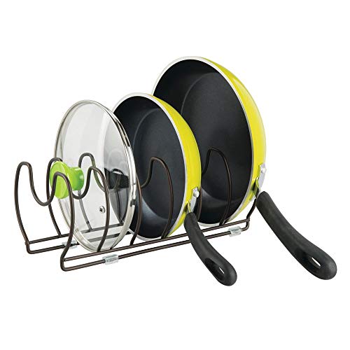 mDesign Soporte para sartenes, ollas y tapas – Organizador de tapas de ollas compacto para el armario de la cocina – Colgador de sartenes de metal para ahorrar espacio – color bronce