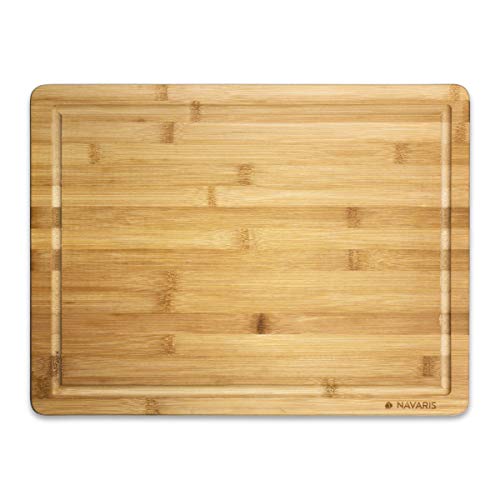 Navaris Tabla para cortar de bambú - Tabla para cocina de con ranura para jugos - Accesorio para picar o servir carne vegetales quesos - 45 x 34 CM