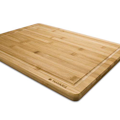 Navaris Tabla para cortar de bambú - Tabla para cocina de con ranura para jugos - Accesorio para picar o servir carne vegetales quesos - 45 x 34 CM