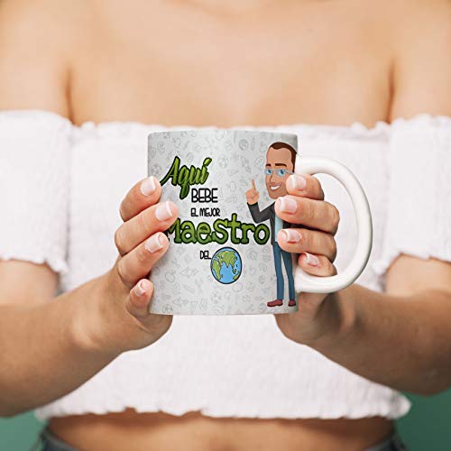 OyC Original y Creativo Taza para Maestro - Taza Aquí Bebe el Mejor Maestro del Mundo - Taza Regalo para Maestro - Taza con Frase y Dibujo (Maestro)