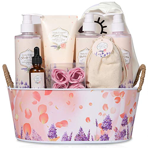 Regalo de Spa Hogareño para Ella - Body&Earth Cesta de Regalo de 9 Piezas a Rosa y Lavanda, Inclute Baño de Burbujas, Loción Corporal, Lufa de Baño y Más, Regalos Originales