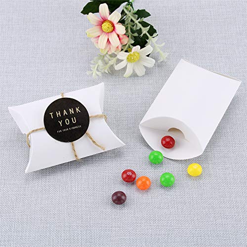 VEESUN Cajas de regalo pequeñas,120 pcs Cajas de Almohadas Marrones Favor de la boda Caja de Dulces de papel Kraft Bolsas de Regalo con Cuerda de Yute, para Cumpleaños Fiesta de Navidad, 6x9cm Blanco