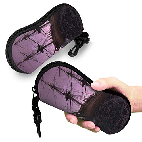 AOOEDM Estuche para gafas suave con mosquetón, Estuche portátil para gafas de sol Vela Barco viejo Pirates Storm