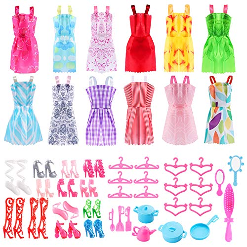 ASANMU Accesorios para Muñecas Dolls, Ropa y Zapatos para Dolls, Complementos Dolls Mini Vestidos de Moda para Dolls, Perchas y Accesorios de Cocina Regalo de Cumpleaños Niñas (50 Piezas)