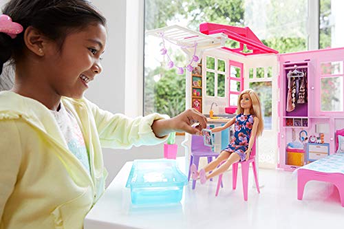 Barbie Casa portátil con piscina, casa de muñecas, edad recomendada 3 años y mas (Mattel FXG55)