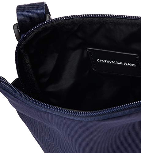 Calvin Klein - Ckj Monogram Nylon Micro Fp, Shoppers y bolsos de hombro Hombre, Azul (Navy), 0.1x0.1x0.1 cm (W x H L)