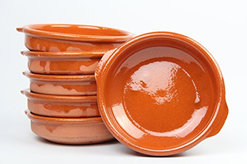 Cazuelas de barro con asas. 14,2cm diámetro exterior,con asas 15,6cm x 3,2cm altura. Conjunto de 6 cazuelas. Hechas en España. Barro refractario.Nº8 Medidas interiores 12,2cm