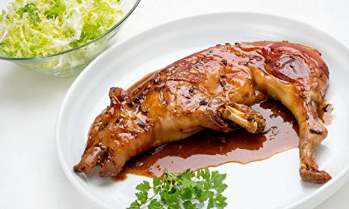 Cochinillo entero preasado en su jugo. Envasado al vacío y pasteurizado. Listo para consumir en 20 minutos. Peso entre 4,5 y 5 kg. (8 -10 Raciones)