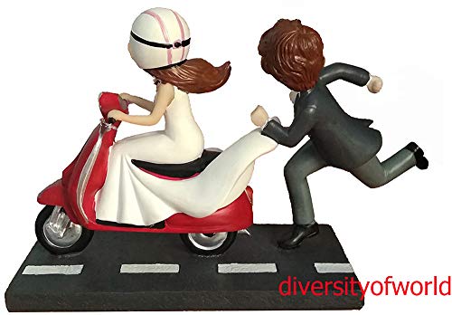 diversityofworld Figura de Novios Moto-Vespa con Placa GRABADA con el Texto Que Indiques y Dibujo Corazón (Opcional)