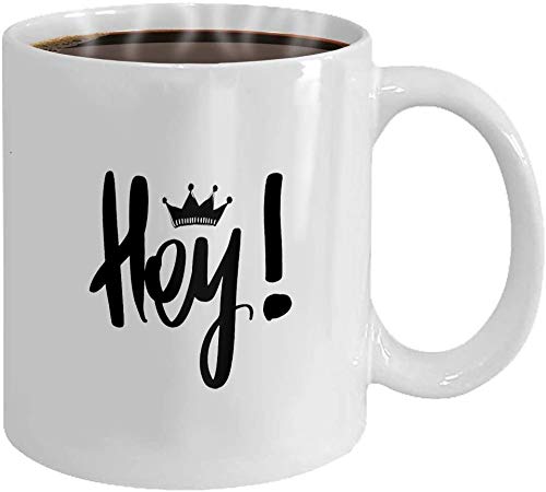 Divertida taza de café para el mejor amigo en Navidad - Cerámica blanca 11 Oz Hey Vector Frase de letras dibujadas a mano Pincel moderno Caligrafía para blogs y motivaciones de redes sociales