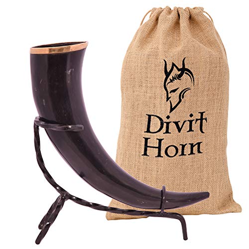 Divit - Cuerno para Beber con Soporte de Hierro, auténtico Cuerno Medieval para Beber Cerveza | Adornos de latón y Saco de Regalo de arpillera Incluido | Capacidad de 16 oz (450-500 ml) | El Original