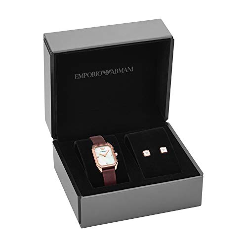 Emporio Armani Set de Regalo para Mujer,Pendientes y Reloj con Esfera Cuadrada en Acero Inoxidable y Correa de Cuero tonalidad Burdeos AR80028