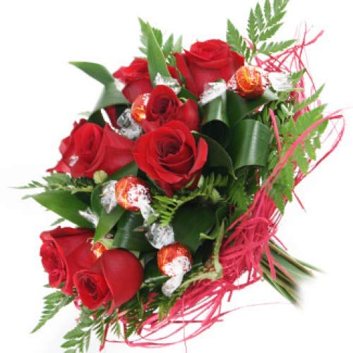 Florclick-Ramo Dulzón, de 9 rosas rojas con bombones lindt sobre base de rattán.