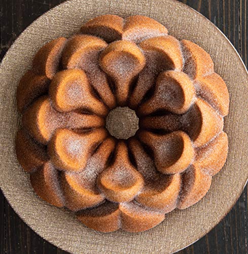 Forma Magnolia Bundt da Nordic Ware - Castanho