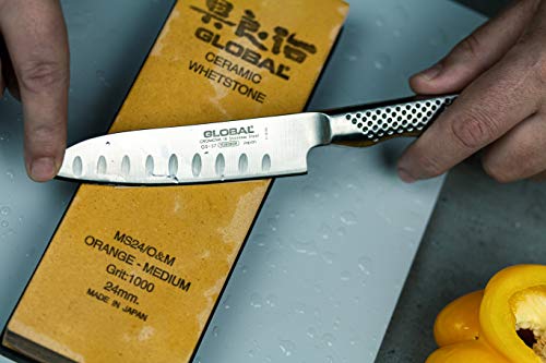 Global Knives GS-57 - Cuchillo de Santoku estriado con hoja de 11 cm, acero inoxidable CROMOVA 18