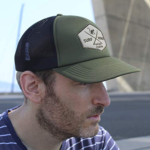 Gorra Tipo Trucker - Visera curvada - talla única - Gorra ajustable Snapback - Parche bordado Surf Monkey - Diseño de 5 paneles con espuma - Envío Gratis - Surfing the Basque Country (Oliva / Negro)