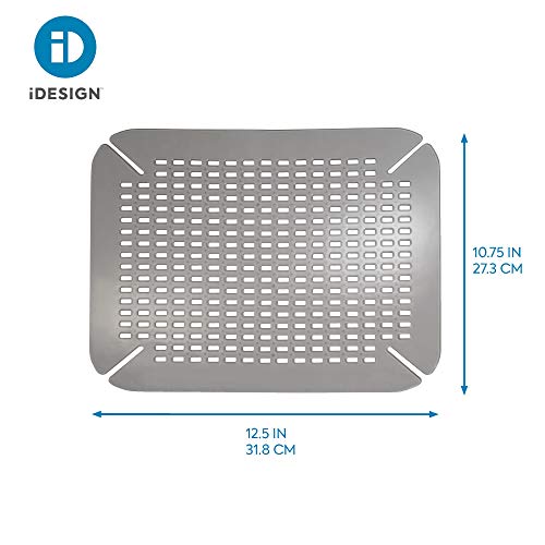 iDesign Alfombrilla escurreplatos, protector de fregadero pequeño de plástico PVC para fregaderos de cocina, rejilla escurreplatos con orificios de drenaje, gris claro