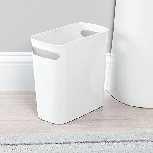 iDesign Cubo de basura con asas, papelera pequeña de plástico para residuos, moderna papelera de cocina, baño y oficina, blanco