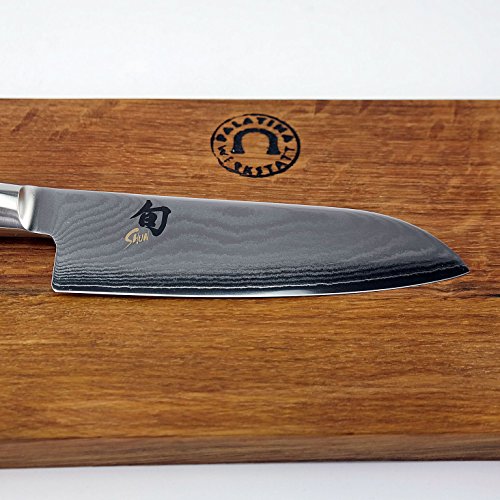 Kai Shun Classic DM-0727 - Cuchillo Santoku (acero de damasco con hoja de 14 cm, tabla de madera de roble hecha a mano de 25 x 15 cm)