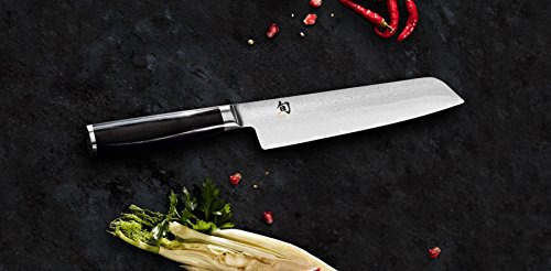 KAI Shun Premier Tim Mälzer Minamo Santoku, 32 capas de acero de Damasco, mango negro, TMM-0702