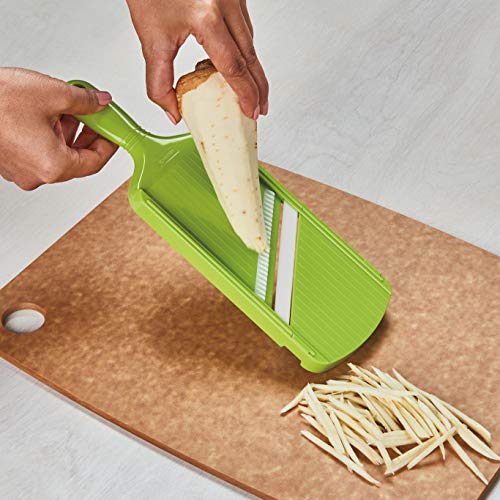 KYOCERA CSN-182-NGR, Julienne Slicer, Cuchilla Afilada de cerámica de circonio, Que Incluye Protector de Mano, Ligero, Apto para lavavajillas, Verde, 27,8 x 4,8 x 9,2 cm