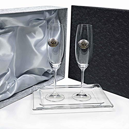 La Galaica - Pack de 2 Copas de Cristal para Champán Cava y Espumoso + Bandeja de Cristal Centrada | Regalo para novios 50 Aniversario - Bodas de Oro | Incluye Aplique Bilaminado y Estuche de protección - Gastro 50