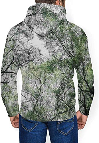 La Sudadera con Capucha de los Hombres Espesa la Sudadera esponjosa, el Campo de árboles y el Prado Verde Fresco con un día Abierto de Cielo Azul en la Naturaleza