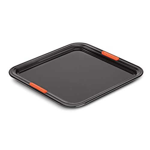 Le Creuset 941006370 Bandeja antiadherente cuadrada plana, 31 x 31 cm, Libre de PFOA, Resistente a ácidos, Revestimiento de acero al carbono, Gris/Naranja