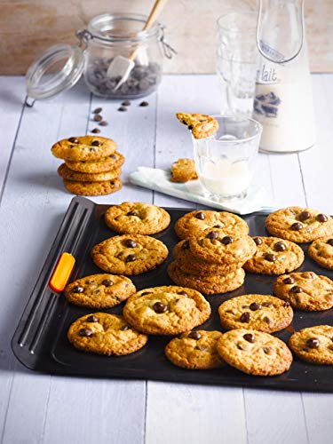 Le Creuset Bandeja antiadherente para galletas, Doble capa, 38 x 35.5 cm, Libre de PFOA, Resistente a ácidos, Revestimiento de acero al carbono, Gris y Naranja