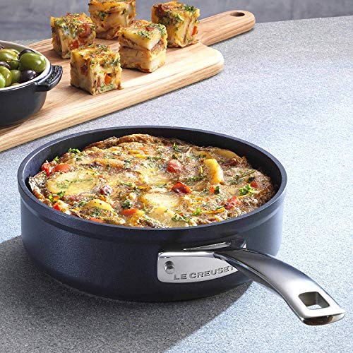 Le Creuset Sauté de aluminio antiadherente con tapa, Ø 26 cm, Libre de PFOA, Para todas las fuentes de calor, incluso la inducción, Antracita/Plateado