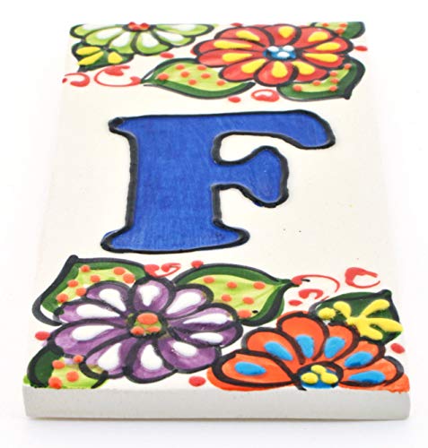 Letreros con numeros y letras en azulejo de ceramica hechos y pintados a mano, para placas con nombres, direcciones y señaléctica. Texto personalizable. Diseño JARDIN 14,5 cm x 7 cm. (LETRA "F")