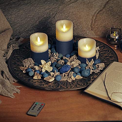 Luminicious Velas Azules y Blancas sin Llama, Mecha de Baile LED. Funciona con baterías eléctricas, Control Remoto y Temporizador. Juego de 3 Velas auténticas de Cera de pilares (4" 5" 6")