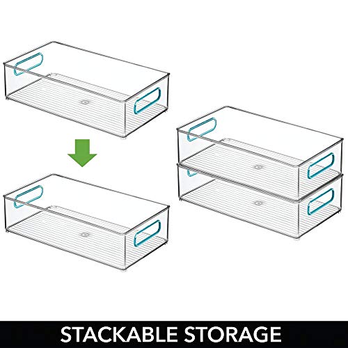 mDesign Contenedor de plástico grande con asas – Práctico organizador de frigorífico para almacenar alimentos – Cajas organizadoras de plástico sin BPA para cocina o nevera – transparente y azul