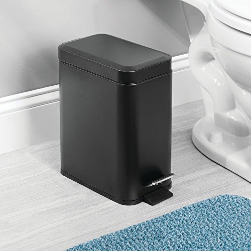 mDesign Cubo de basura rectangular – 5 litros – Compacto contenedor de residuos con cubeta interior para oficina, baño o dormitorio – Moderna papelera de metal y plástico – negro