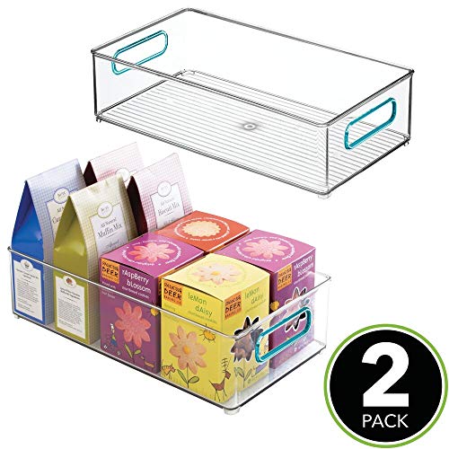 mDesign Juego de 2 cajas organizadoras con asas – Organizador de frigorífico para almacenar alimentos – Contenedor de plástico sin BPA para los armarios de la cocina o la nevera – transparente/azul