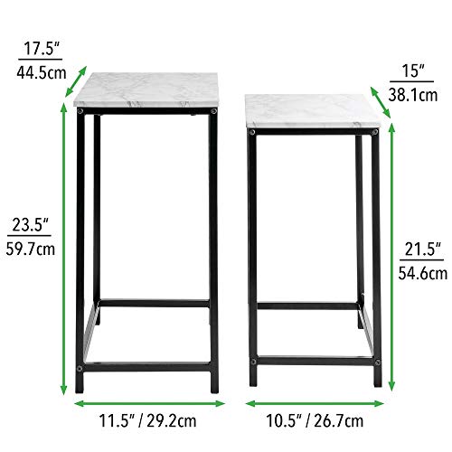 mDesign Juego de 2 mesitas auxiliares – Mesas de salón modernas de estilo industrial – Mesitas de madera con patas de metal para apoyar el portátil, revistas o libros – color mármol/negro