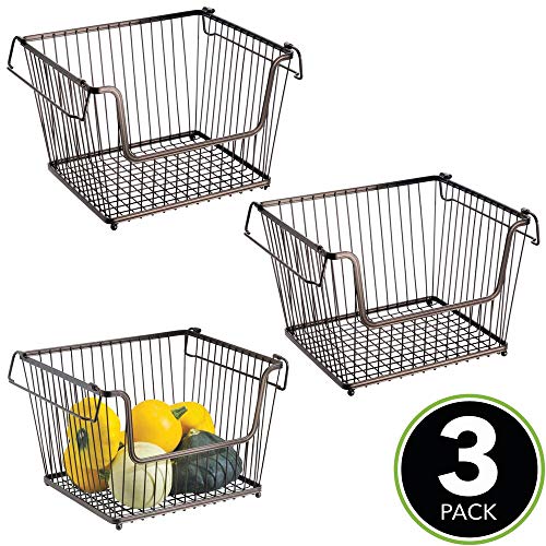 mDesign Juego de 3 cestas organizadoras multiuso tamaño grande – Cestas metálicas de alambre, abiertas y con asas para un cómodo transporte – Organizadores de cocina y despensa – Apilables – bronce