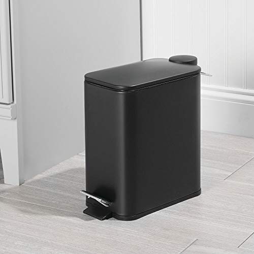 mDesign Papelera de baño Rectangular – Cubo metálico de 5 litros con Pedal, tapadera y Cubo Interior de plástico – Elegante contenedor de residuos para baño, Cocina y Oficina – Negro