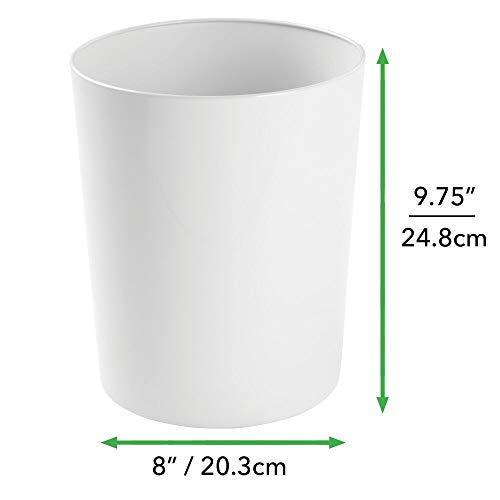 mDesign Papelera metálica – Atractivo cubo de basura para la cocina, el baño o la oficina – Preciosa papelera de diseño en metal – Accesorios de cocina y baño - Color blanco