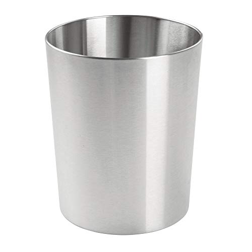 mDesign Papelera metálica pequeña – Cubo de basura moderno para el baño, la oficina o la cocina – Preciosa papelera de diseño fabricada con acero pulido